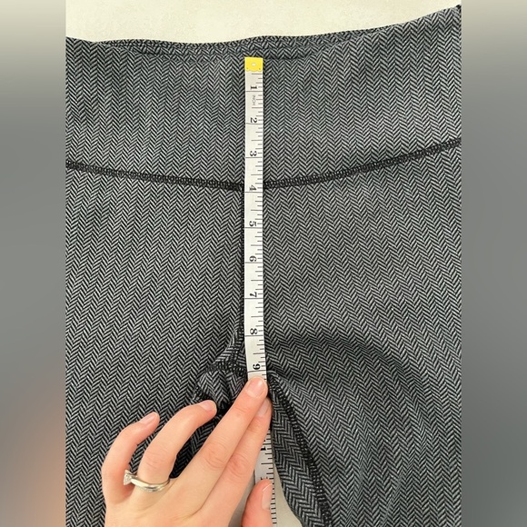 Kyodan/ High waisted leggings/ Herringbone pattern/ Black & white/ Size US S - Picture 10 of 11